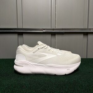 Brooks Ghost Max Women's Sneakers Size 11